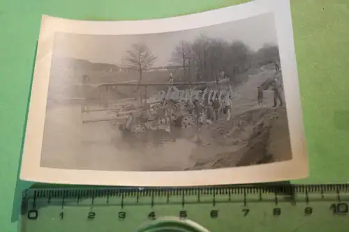 tolles altes Foto - drei Geschütze im Wasser - AchtAcht ? 8,8 ???