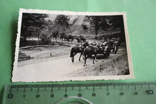 interessantes altes Foto - Artillerie auf dem Vormarsch - komisches Geschütz ???