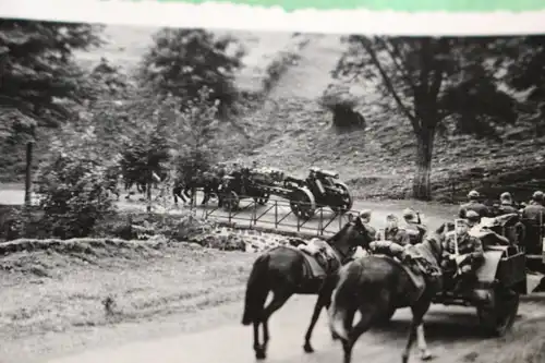 interessantes altes Foto - Artillerie auf dem Vormarsch - komisches Geschütz ???