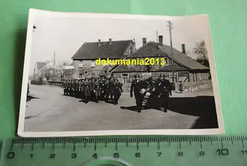 interessantes altes Foto - Soldaten Kranzniederlegung - Niedersachsen