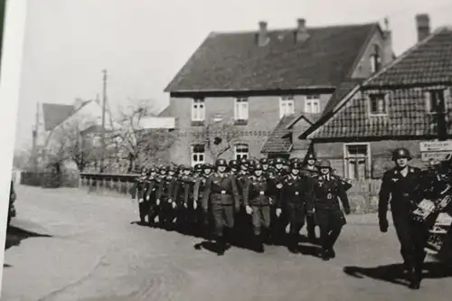 interessantes altes Foto - Soldaten Kranzniederlegung - Niedersachsen