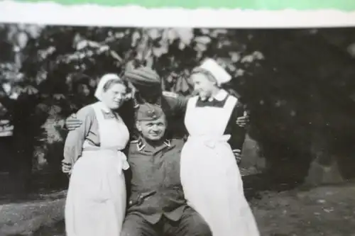 tolles altes Foto - Soldaten Luftwaffe und Krankenschwestern