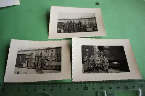 drei tolle alte Fotos - Soldaten - zerstörter russischer Panzer auf Waggon ??? 