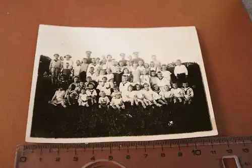 tolles altes Foto -Kindergruppe - Schulklasse ?? und Soldaten der Reichswehr