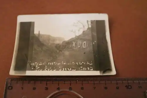 altes Foto -  Weg  - Soldat -  Wort Dux aus Blechdosen ???? 