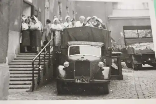 zwei tolle alte Fotos - Nachkriegszeit - Frauen auf LKW - Arbeitsdienst ?? 40-50