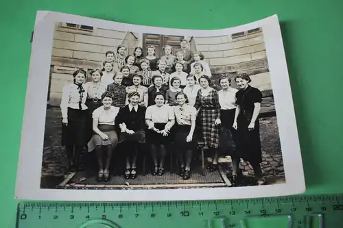 tolles altes Foto - Klassenfoto - hübsche junge Frauen 