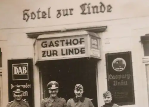 tolles altes Foto - Soldaten vor dem Gasthof zur Linde - Caspary-Bräu , DAB Bier