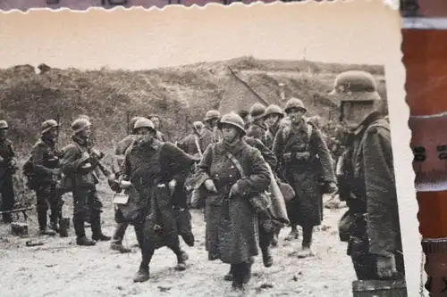 altes Foto - französische oder belgische gefangene Soldaten 