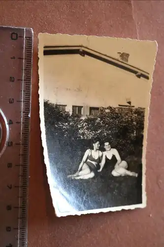 tolles altes Foto - zwei hübsche Mädel im Badezeug - 30-50er Jahre ?