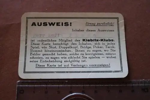 alte kleine Karte - Mitglied des Kiebitz-Klubs bei Kartenspielen - Alter ?