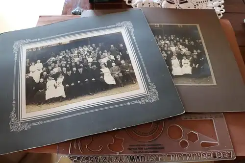 zwei tolle alte große Schulkassenfotos - Schulklassen, Lehrer - Ort ?? 20er Jahr