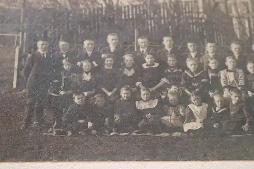 tolles altes Foto  Schulklasse gemischte Schule - Dorf ? Sportplatz - 1910-20 ?