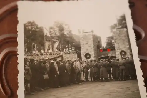 altes Foto - Gedenkfeier ?  Ort ??? Pimpfe , Soldaten ? 