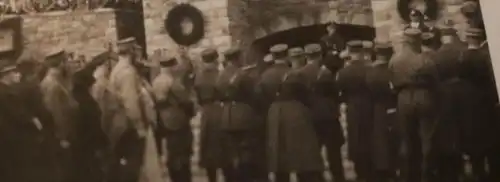 altes Foto - Gedenkfeier ?  Ort ??? Pimpfe , Soldaten ? 