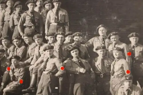 tolles altes Gruppenfoto - deutsche Soldaten mit Barett ????