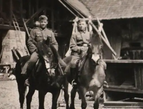 drei tolle alte Fotos Soldaten Pferde , 2cm Flak ?