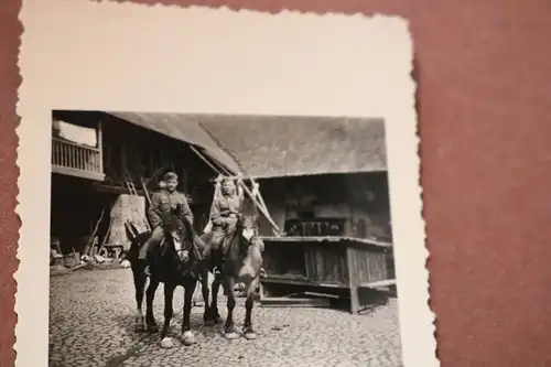 drei tolle alte Fotos Soldaten Pferde , 2cm Flak ?