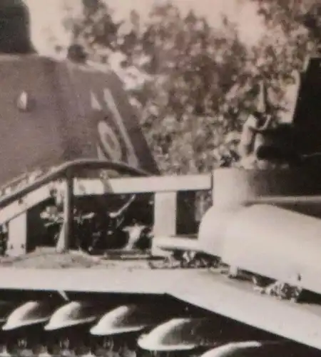 acht alte Fotos eines Soldaten , Frankreich, zerst. Panzer , Zerstörtes Tours