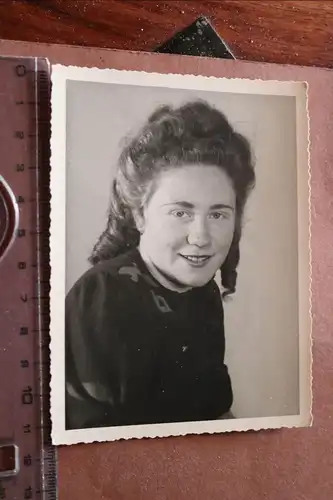 tolles altes Foto - Portrait einer hübschen Frau - 30-50er Jahre