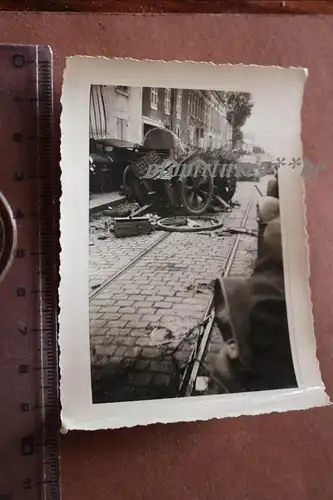 altes Foto durchbrochene Strassensperren  Frankreich  ?