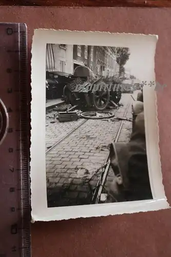  altes Foto durchbrochene Strassensperren  Frankreich  ?