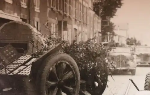 altes Foto durchbrochene Strassensperren  Frankreich  ?