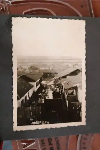 tolles altes Foto - Soldaten Bahnhof Dampflok 368372 ?? Beute-Lok ???