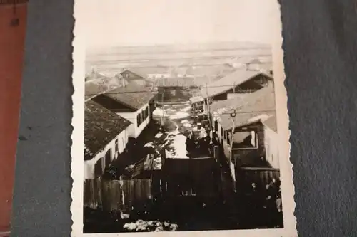 tolles altes Foto - Soldaten Bahnhof Dampflok 368372 ?? Beute-Lok ???