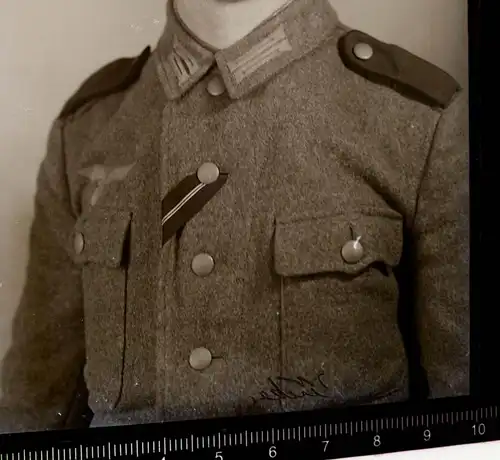 tolles altes Glasnegativ -  Portrait Soldat mit Band für Ostmedaille