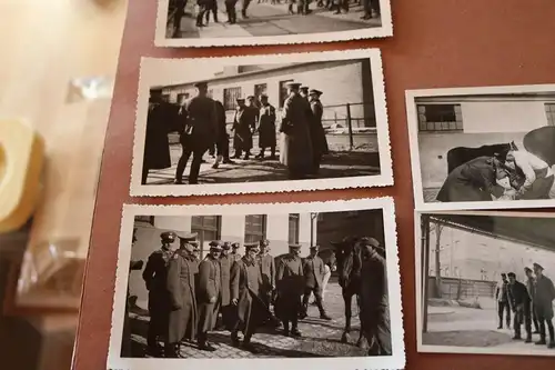 sieben alte Fotos eines Soldaten Offiziere - Pferdebeschauung ?? 