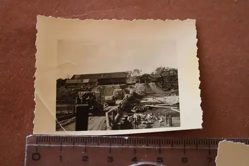 altes Foto - Fahrzeuge überqueren Behelfsbrücke - Russland ?? 