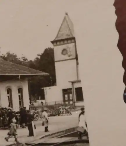 tolles altes Foto - Menschen am Bahnhof - Ort ??? 30-40er Jahre