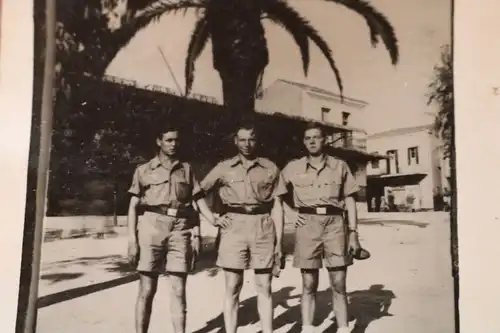 tolles altes Foto - Soldaten Luftwaffe in Tropenuniform - Afrika ???