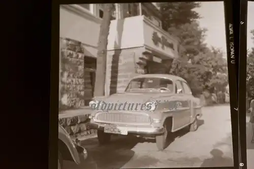 drei tolle alte Negative - Personen mit Oldtimer Opel Rekord - 60er Jahre