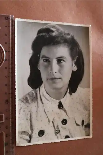 tolles altes Foto - Portrait einer hübschen Frau -  1943