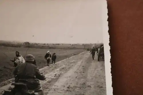 tolles altes Foto   Krad Fahrer während der Fahrt aufgenommen Russland ?