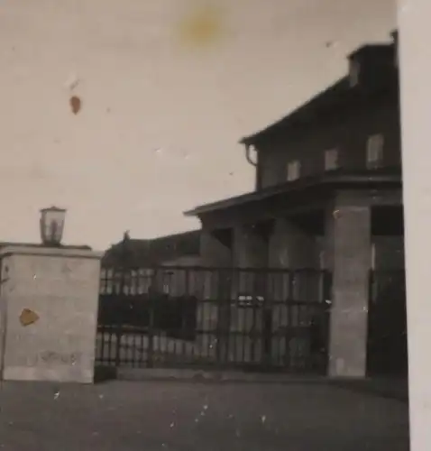 tolles altes Foto  Eingang Flakkaserne in Wittenberg