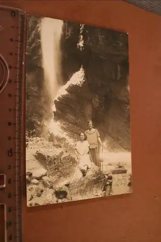 tolles altes Foto zwei Frauen am Wasserfall Partnachklamm  1910-20