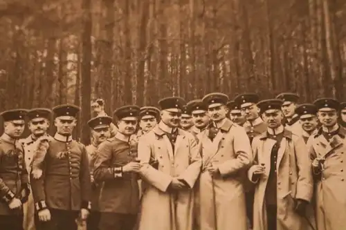 tolles altes Foto - Gruppe Soldaten - Fuchsjagd ?? einer Fuchsschwanz auf Schult