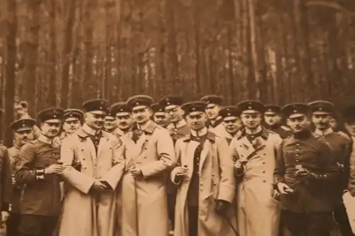 tolles altes Foto - Gruppe Soldaten - Fuchsjagd ?? einer Fuchsschwanz auf Schult