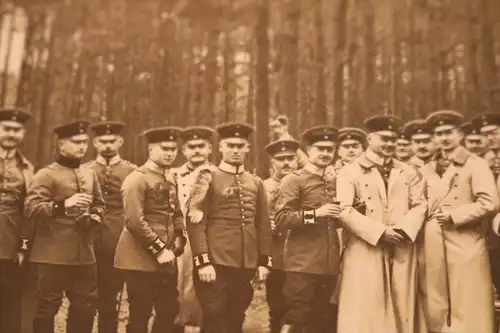 tolles altes Foto - Gruppe Soldaten - Fuchsjagd ?? einer Fuchsschwanz auf Schult