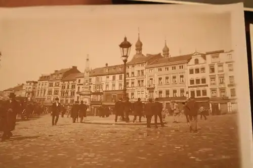 drei tolle alte Fotos - mir unbekannte Stadt - Marktplatz ?? 1900-1920 ?