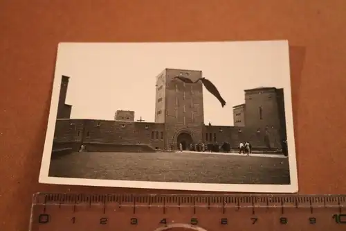 zwei alte Fotos - Tannenberg-Denkmal mit Trauernfahnen - 30-40er Jahre ?
