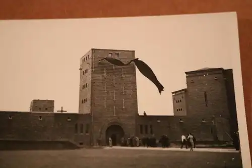 zwei alte Fotos - Tannenberg-Denkmal mit Trauernfahnen - 30-40er Jahre ?