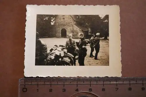 tolles altes Foto - Jugend, Pimpfe Jungs mit Motorrädern 