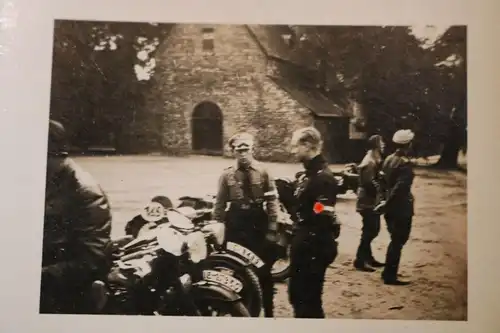 tolles altes Foto - Jugend, Pimpfe Jungs mit Motorrädern