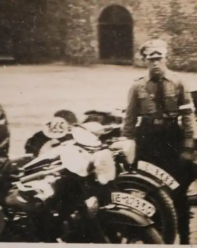 tolles altes Foto - Jugend, Pimpfe Jungs mit Motorrädern