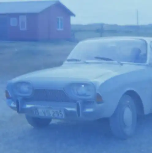 zwei alte Farbnegative -  Oldtimer Ford Taunus 17m 
