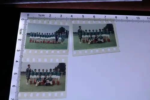 drei alte Farbdias - Fussballmannschaft Jugend - Kinder - 60-70er Jahre `?